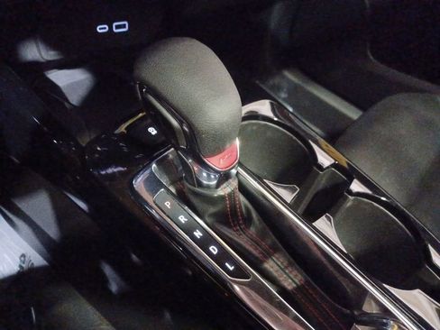 Used 2024 Chevrolet Trax RS w/ Sunroof Package image 21