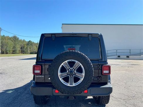 Used 2020 Jeep Wrangler Unlimited Sahara image 14