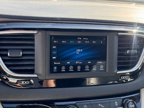 Used 2020 Chrysler Voyager Lxi w/ Cold Weather Group image 16