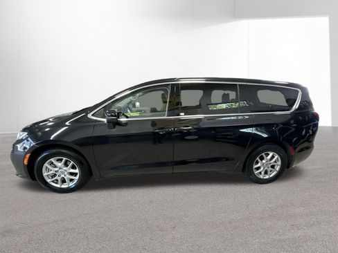 Used 2023 Chrysler Pacifica Touring-L FWD image 33