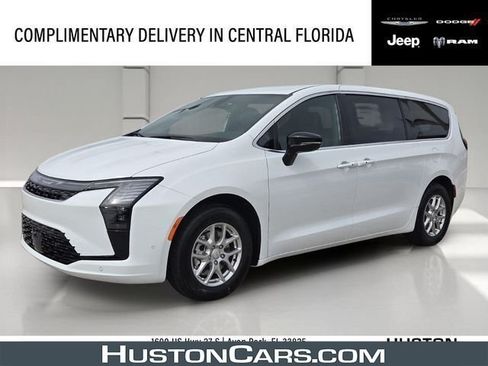 Certified 2027 Chrysler Pacifica Select FWD image 1