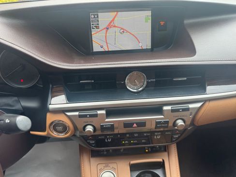 Used 2017 Lexus ES 350 w/ Navigation System Package FWD image 12