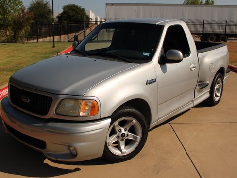 Used 2000 Ford F150 Lightning RWD image 2
