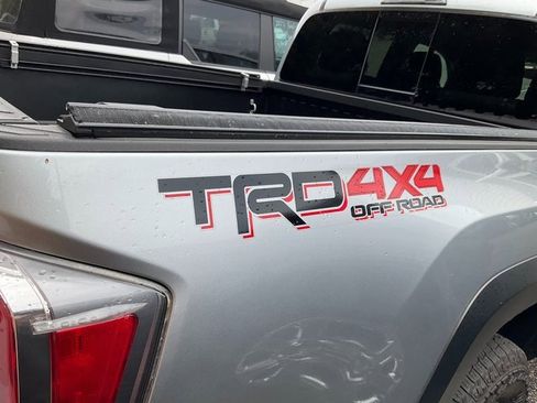 Used 2022 Toyota Tacoma TRD Off-Road image 9