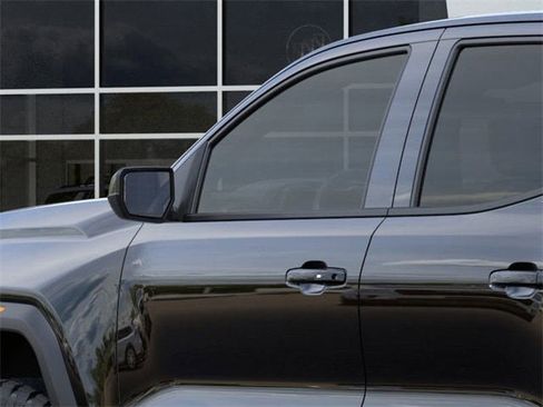 New 2025 GMC Canyon Elevation w/ Convenience Package image 12