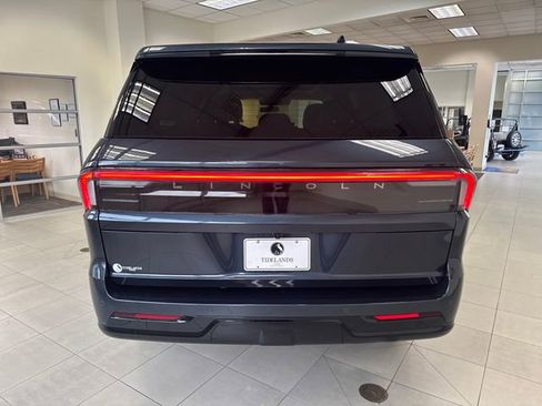 Used 2025 Lincoln Navigator Reserve AWD/4WD image 6