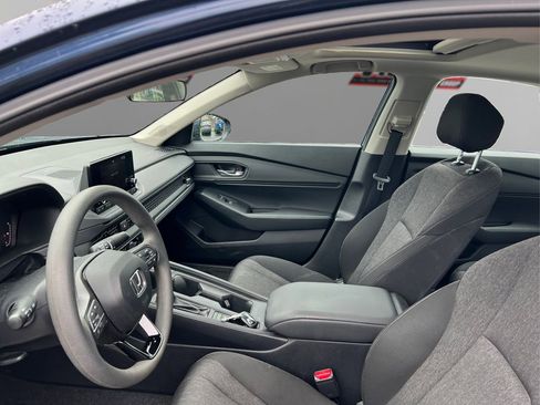 Used 2023 Honda Accord EX image 9