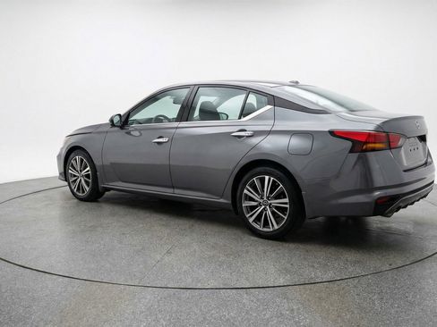 Used 2025 Nissan Altima 2.5 SV FWD image 6