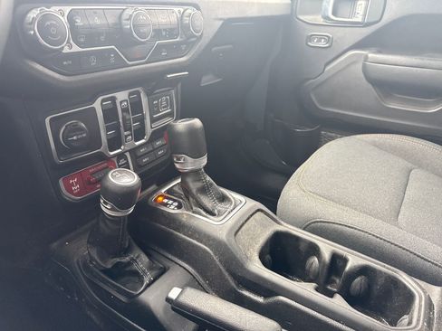 Used 2024 Jeep Gladiator Sport image 22