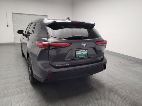 Used 2020 Toyota Highlander XLE FWD image 6