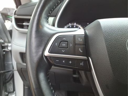 Used 2022 Toyota Highlander XLE image 16