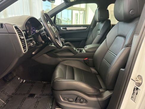 Used 2022 Porsche Cayenne Platinum Edition AWD/4WD image 5