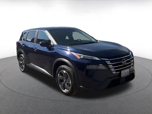 Used 2025 Nissan Rogue SV FWD image 3