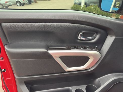 Used 2020 Nissan Titan SV w/ SV Convenience Package image 13