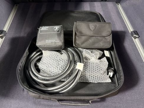 Used 2025 Lamborghini Urus SE image 90