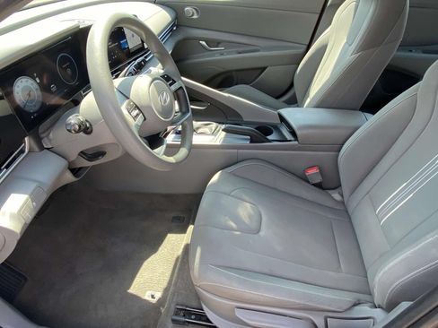 Used 2024 Hyundai Elantra SEL FWD image 13