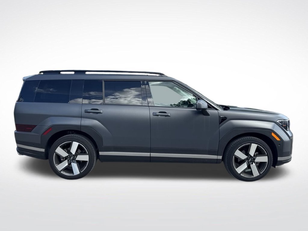 Used 2025 Hyundai Santa Fe Limited FWD image 4