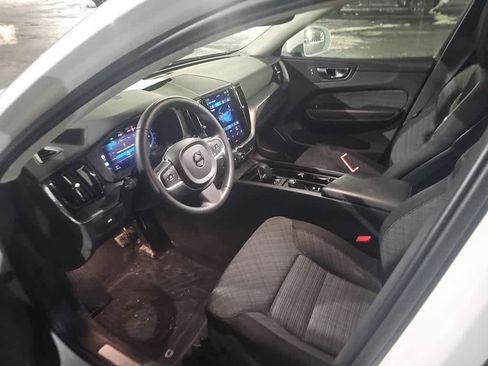 Used 2023 Volvo XC60 B5 Core image 6