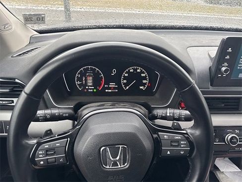 Certified 2024 Honda Pilot Touring image 8