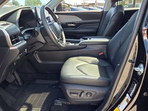 Used 2024 Toyota Grand Highlander AWD image 5