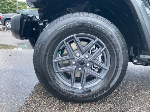 New 2025 Jeep Gladiator Sport image 21