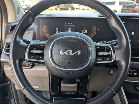 Used 2025 Kia Carnival image 17