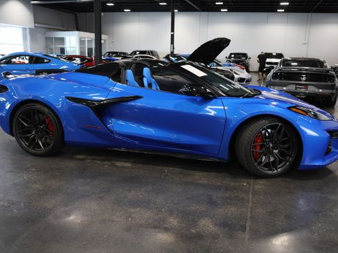 Used 2025 Chevrolet Corvette Z06 w/ Battery Protection Package RWD image 8
