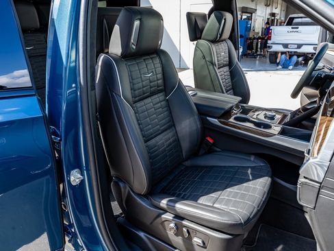 Used 2025 Cadillac Escalade Sport Platinum AWD/4WD image 32