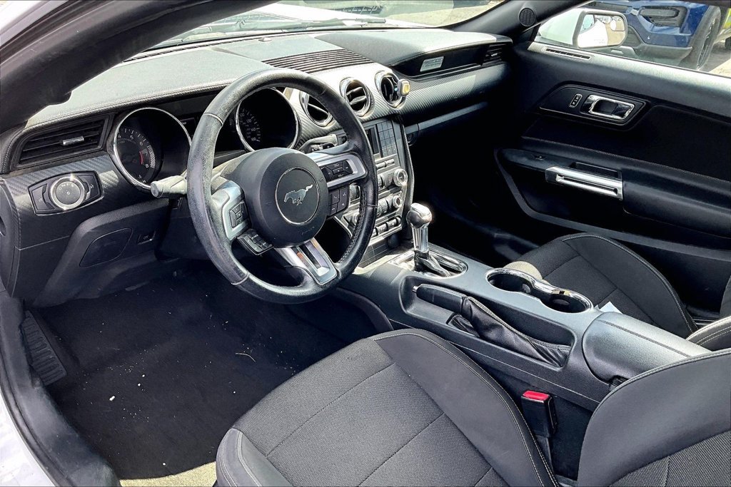 Used 2015 Ford Mustang Convertible RWD image 9