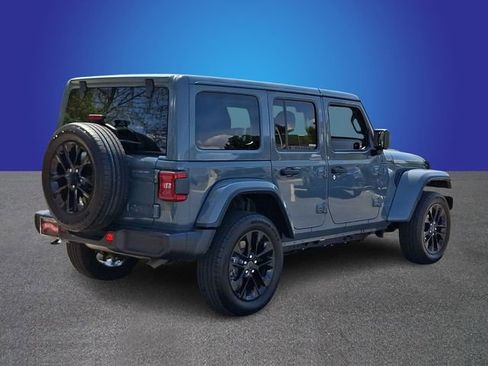 Used 2025 Jeep Wrangler Unlimited Sahara w/ Safety Group AWD/4WD image 4