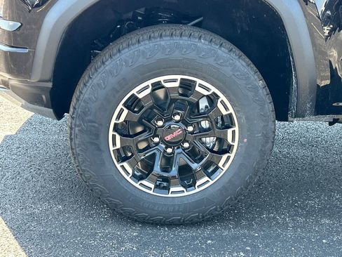 New 2026 GMC Canyon AT4 w/ Technology Plus Package AWD/4WD image 13