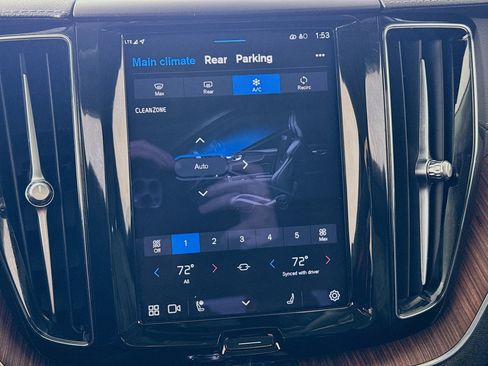 Used 2023 Volvo XC60 B5 Ultimate w/ Climate Package image 19