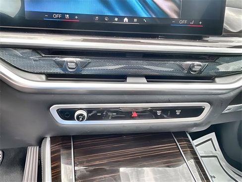 Used 2025 BMW X5 xDrive50e image 9