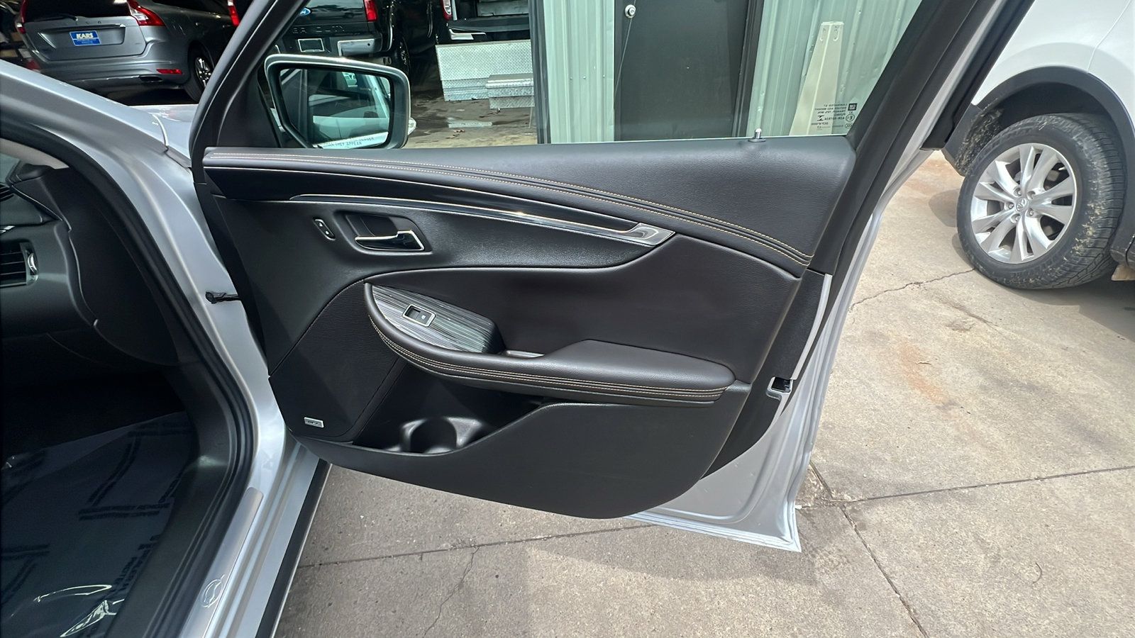 Used 2017 Chevrolet Impala Premier w/ Enhanced Convenience Package FWD image 19