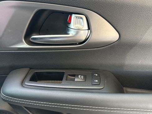 Used 2025 Chrysler Pacifica Select FWD image 20