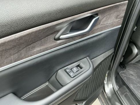 Used 2024 Jeep Grand Cherokee Limited RWD image 15