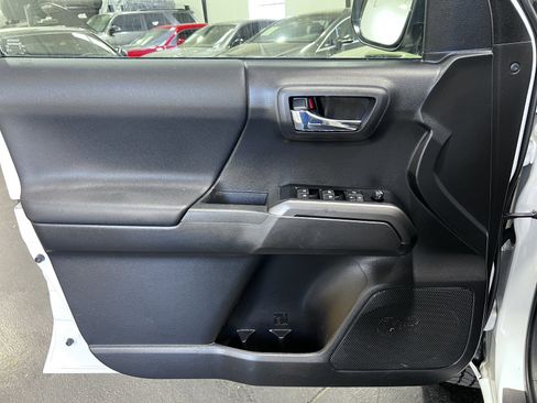 Used 2023 Toyota Tacoma TRD Off-Road image 23