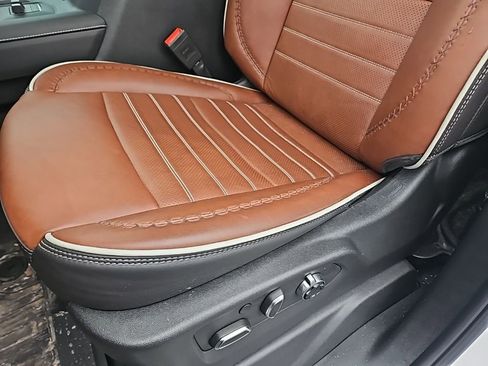 Used 2025 GMC Sierra 3500 Denali Ultimate image 18