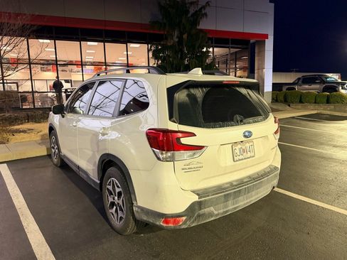 Used 2021 Subaru Forester Premium image 5