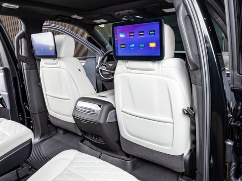 Used 2026 Cadillac Escalade Platinum Sport w/ LPO, ONYX Package image 32