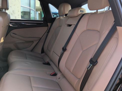 Used 2024 Porsche Macan AWD/4WD image 23