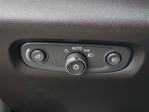 Used 2018 Chevrolet Traverse LT image 25