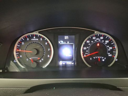 Used 2017 Toyota Camry SE w/ Moonroof Package image 13