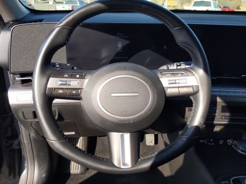 Used 2025 Hyundai Kona SEL image 18