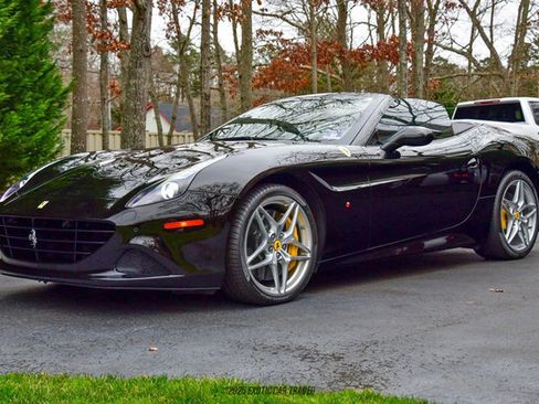Used 2016 Ferrari California T image 12
