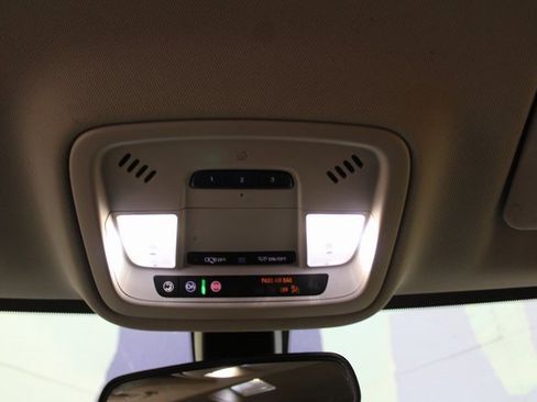 Used 2020 Chevrolet Traverse LT image 20