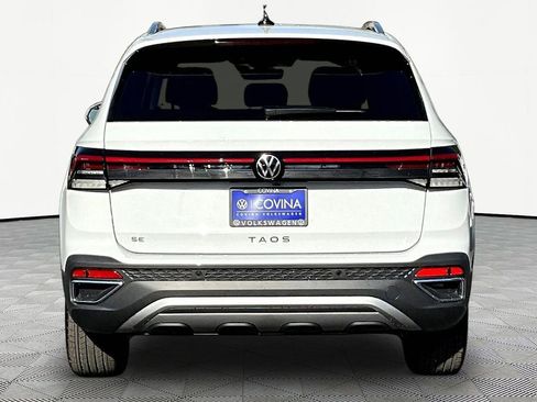 New 2026 Volkswagen Taos SE FWD image 5