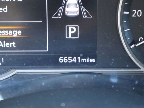 Used 2024 Nissan Versa SV FWD image 9