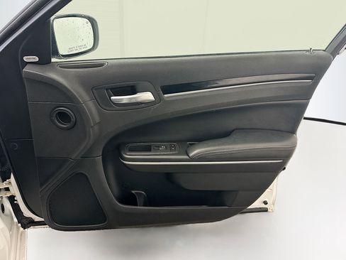 Used 2020 Chrysler 300 S image 33