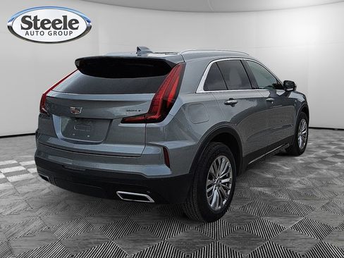 Used 2025 Cadillac XT4 Premium Luxury image 5